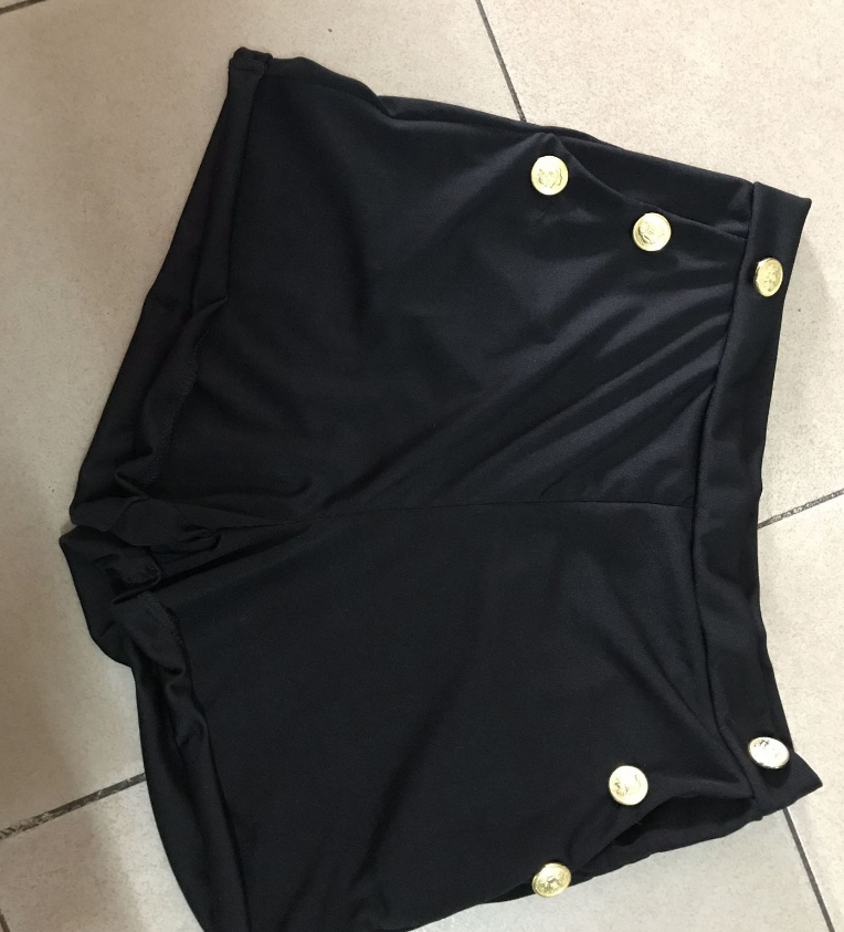 Pantalon corto con botones decorativos - WARDROBE ESSENTIALS 3.0